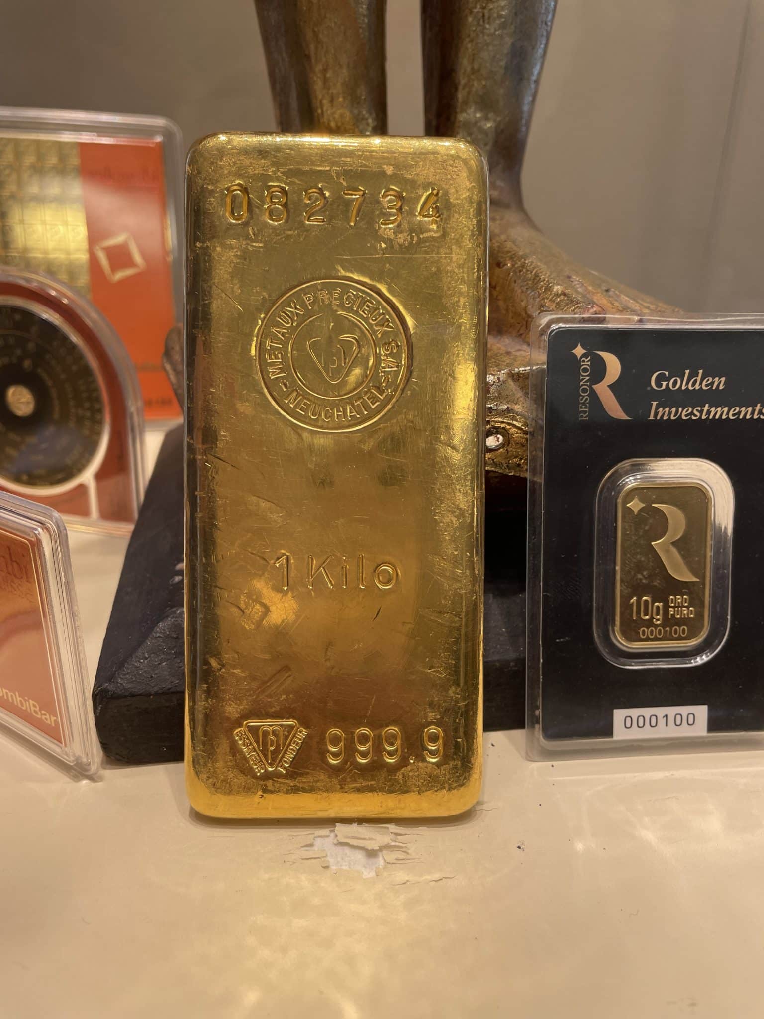 Un lingotto d'oro fisico da un kilo comprato da un banco metalli